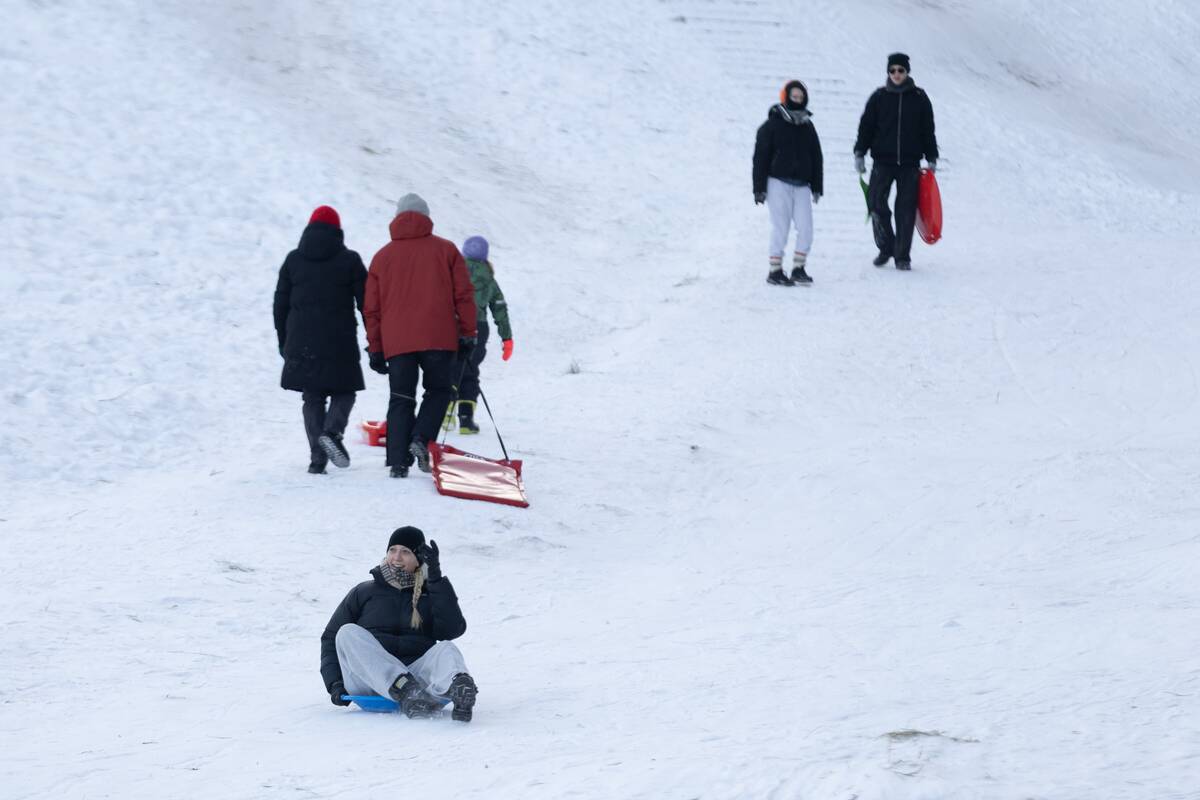 "Išsiilgę žiemos pramogų miestiečiai leidosi į gamtą"
