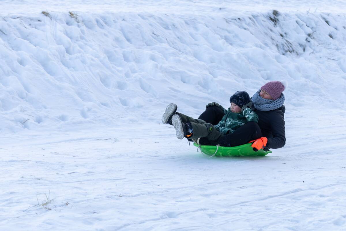 "Išsiilgę žiemos pramogų miestiečiai leidosi į gamtą"