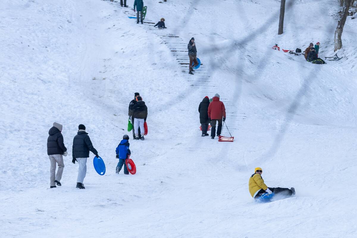"Išsiilgę žiemos pramogų miestiečiai leidosi į gamtą"