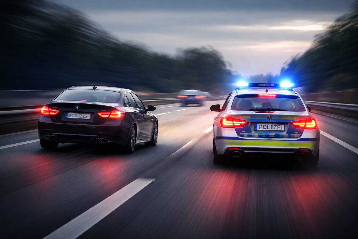 Vokietijoje teisės vairuoti neturintis vyras nuo policijos automobiliu spruko 200 km/val. greičiu