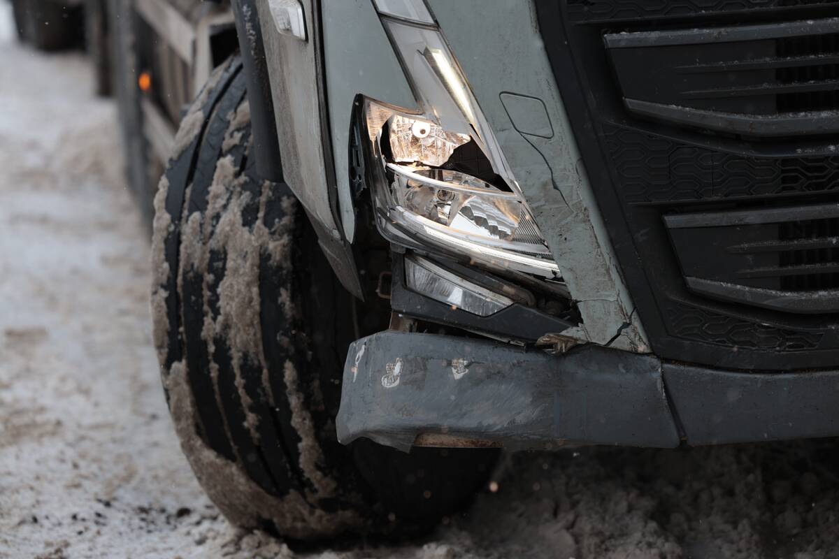 Petrašiūnuose – miškavežio ir lengvojo automobilio akistata