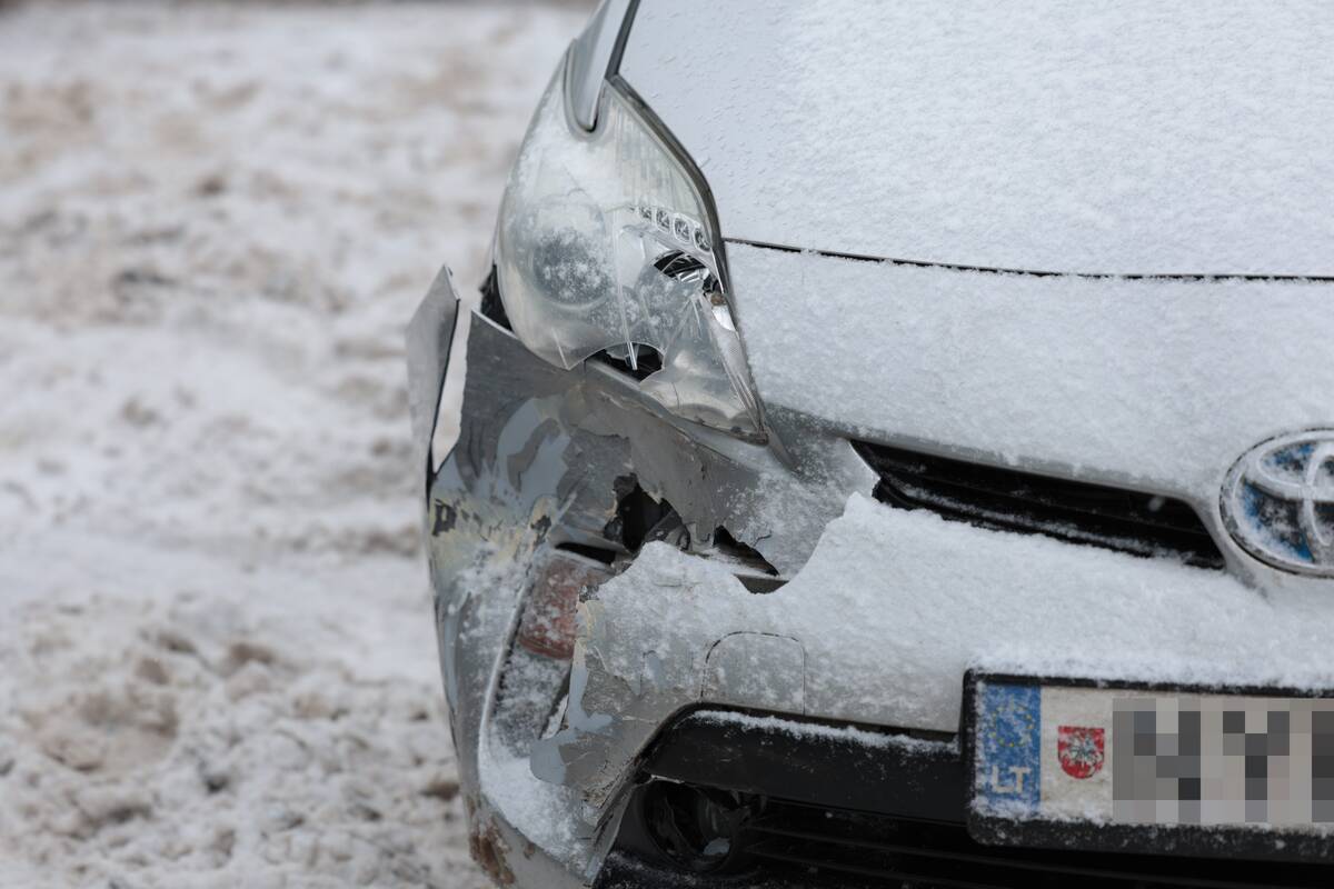 Petrašiūnuose – miškavežio ir lengvojo automobilio akistata