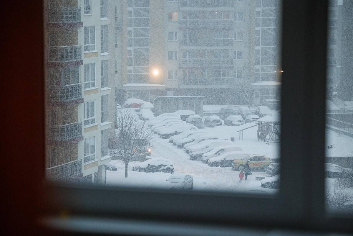 Perspėja: dėl gausaus snygio eismo sąlygos sostinėje sudėtingos