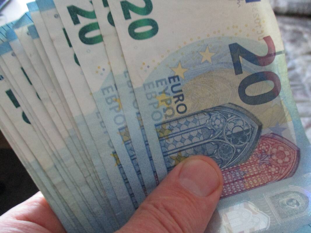 Jurbarke vyras davė 500 eurų kyšį AAD pareigūnui