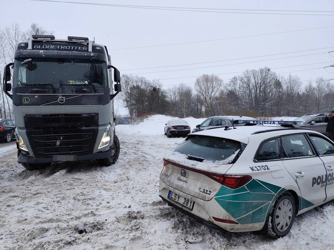 Petrašiūnuose – miškavežio ir lengvojo automobilio akistata