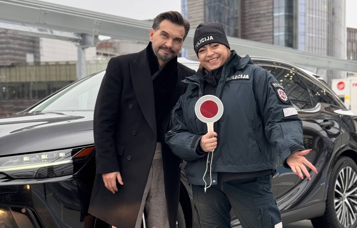 Pagarba: „Dailiosios lyties atstovės ne tik puikiai atlieka savo pareigas, bet ir prisideda prie palankesnio policijos įvaizdžio“, – sako I. Jarmolenka.