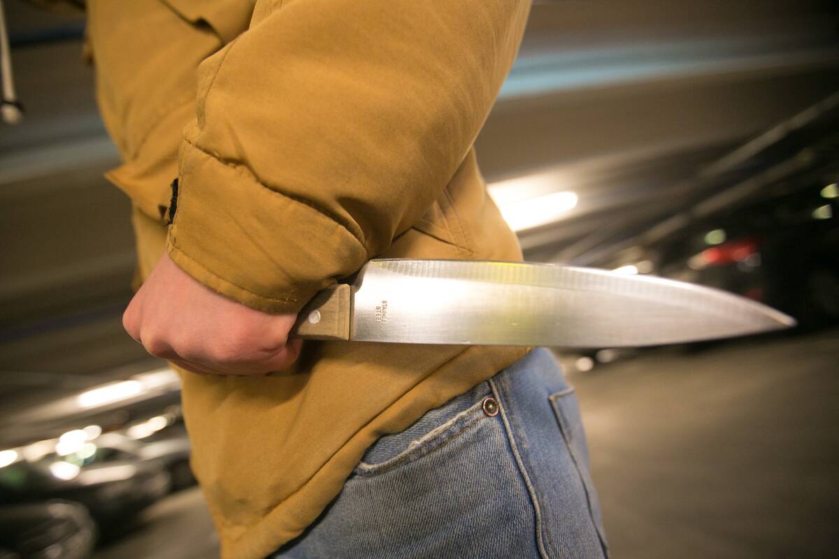 Automobilyje – kaip siaubo filme: girtas keleivis išsitraukė medžioklinį peilį ir puolė kitą