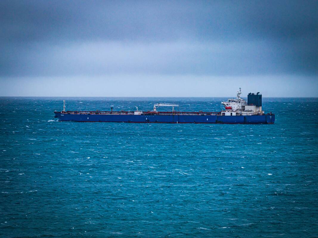 Ispanija Viduržemio jūroje seka tanklaivį, tariamai priklausantį Rusijos šešėliniam laivynui