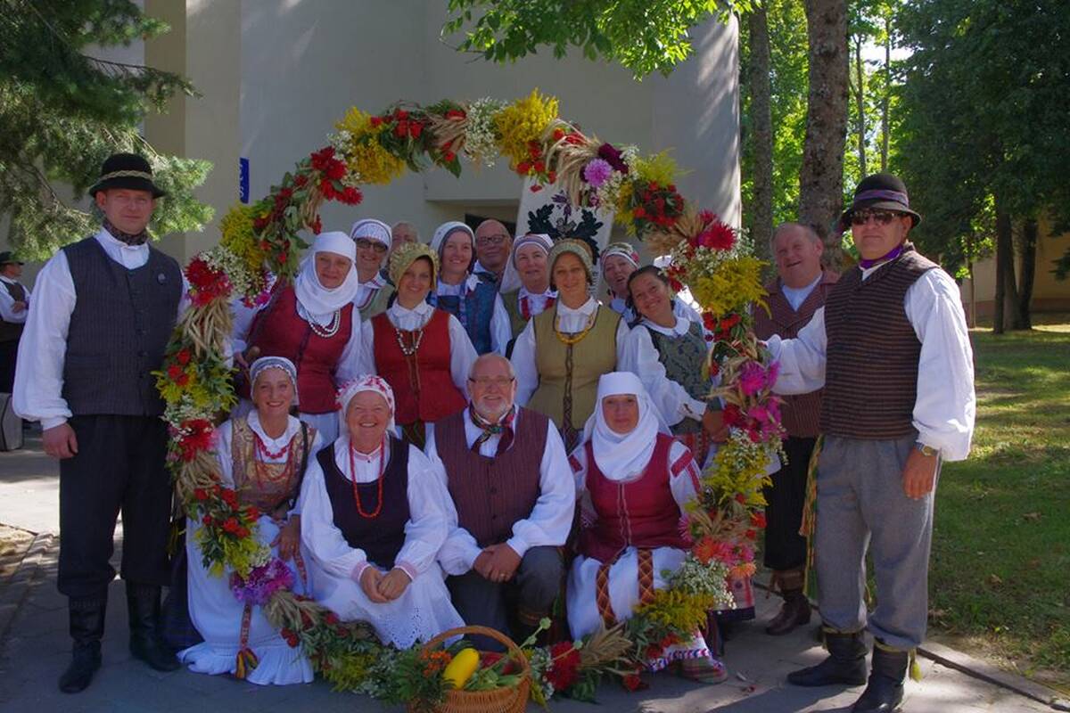 Sumanymas: sausio 21 d. folkloro ansamblis „Viešia“ rengia atvirą repeticiją „Dainos Tėvynei“.