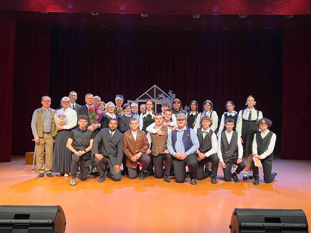 Svečiai: Čekiškės laisvalaikio salės teatro studija „Kartos“ į Lapių laisvalaikio salę sausio 15 d. atvyksta su spektakliu „Atžalynas“.