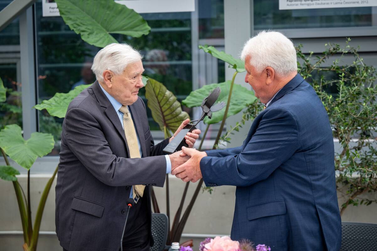 Prasidėjo nominacijų teikimas Valdo Adamkaus premijai gauti 