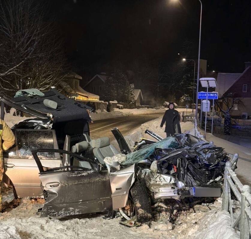 Teisės vairuoti neturintis BMW vairuotojas Telšiuose sukėlė avariją