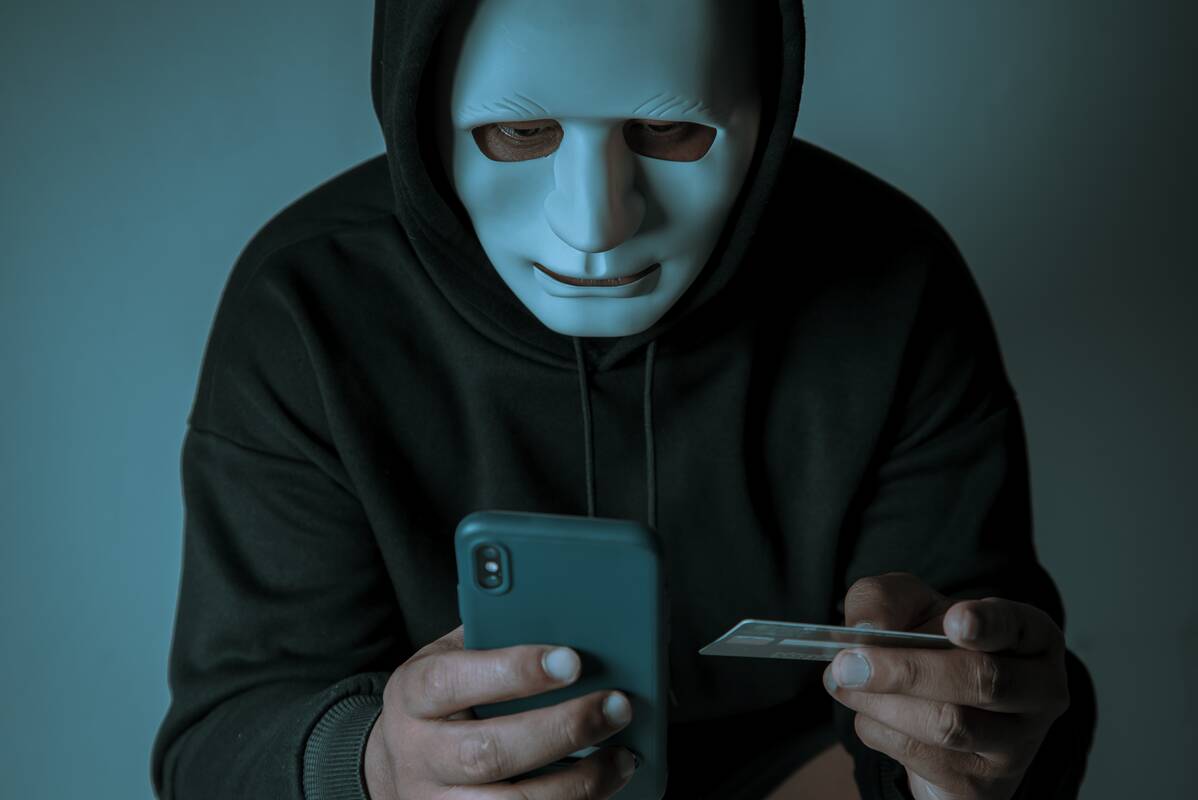 Sukčiai taikosi ne tik į senolius: dviem jaunuoliams pridarė nemažai žalos