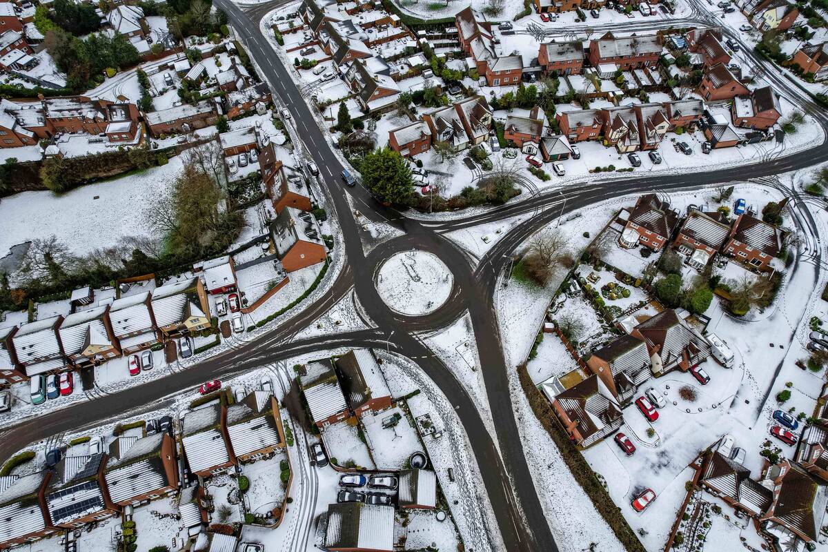 JK ir Prancūziją užklupusi audra sutrikdė susisiekimą, paliko dešimtis tūkstančių žmonių be elektros