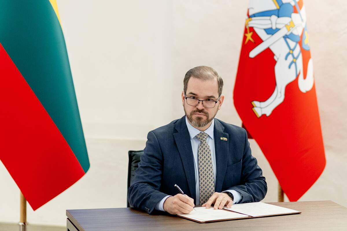 Rūdninkų karinio miestelio vystymo II etapo sutarčių pasirašymas