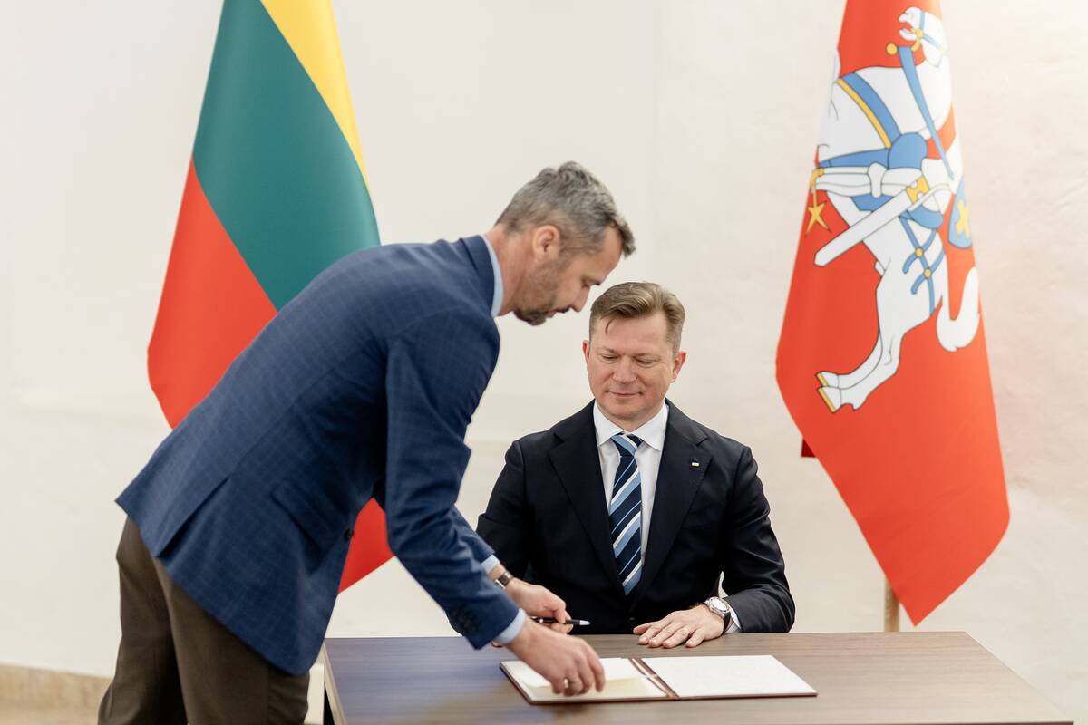 Rūdninkų karinio miestelio vystymo II etapo sutarčių pasirašymas