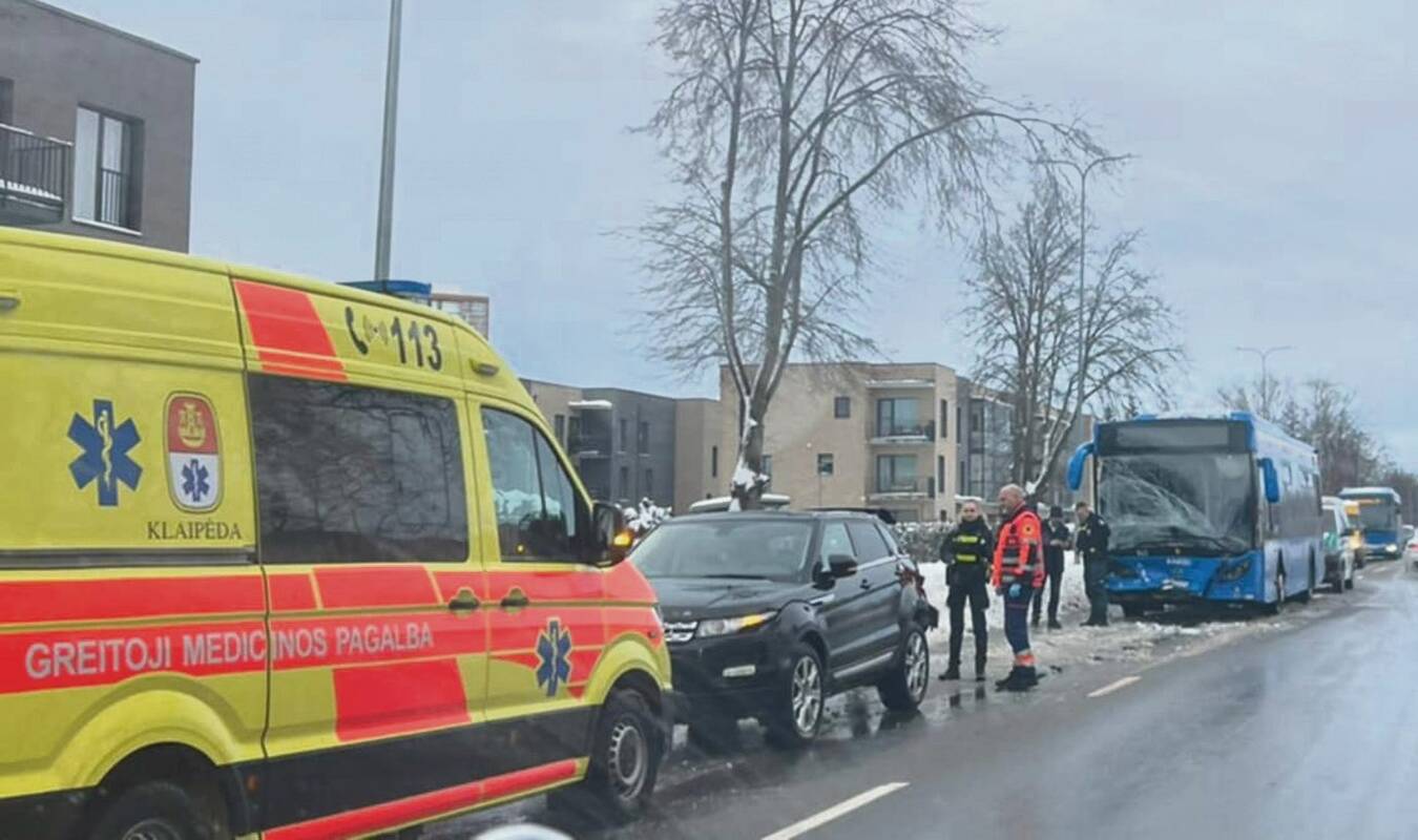 Avarija: neblaivus vairuotojas rėžėsi į priekyje važiavusį automobilį.