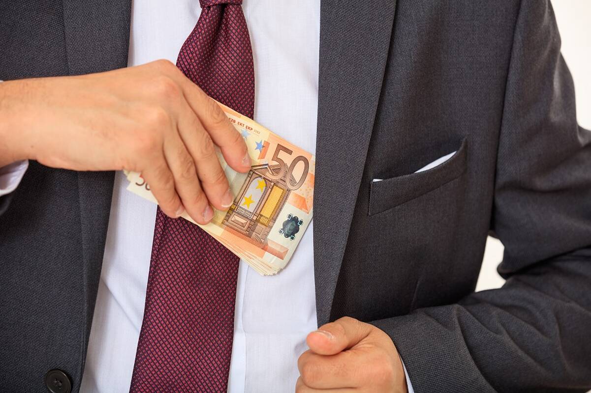 Teismas atmetė „čekiukų“ byloje nuteisto Jonavos politiko skundą