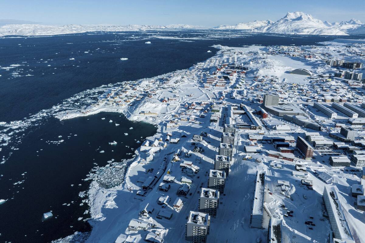 Žiniasklaida: Grenlandijoje dislokuoti Danijos kariai – kovinės parengties