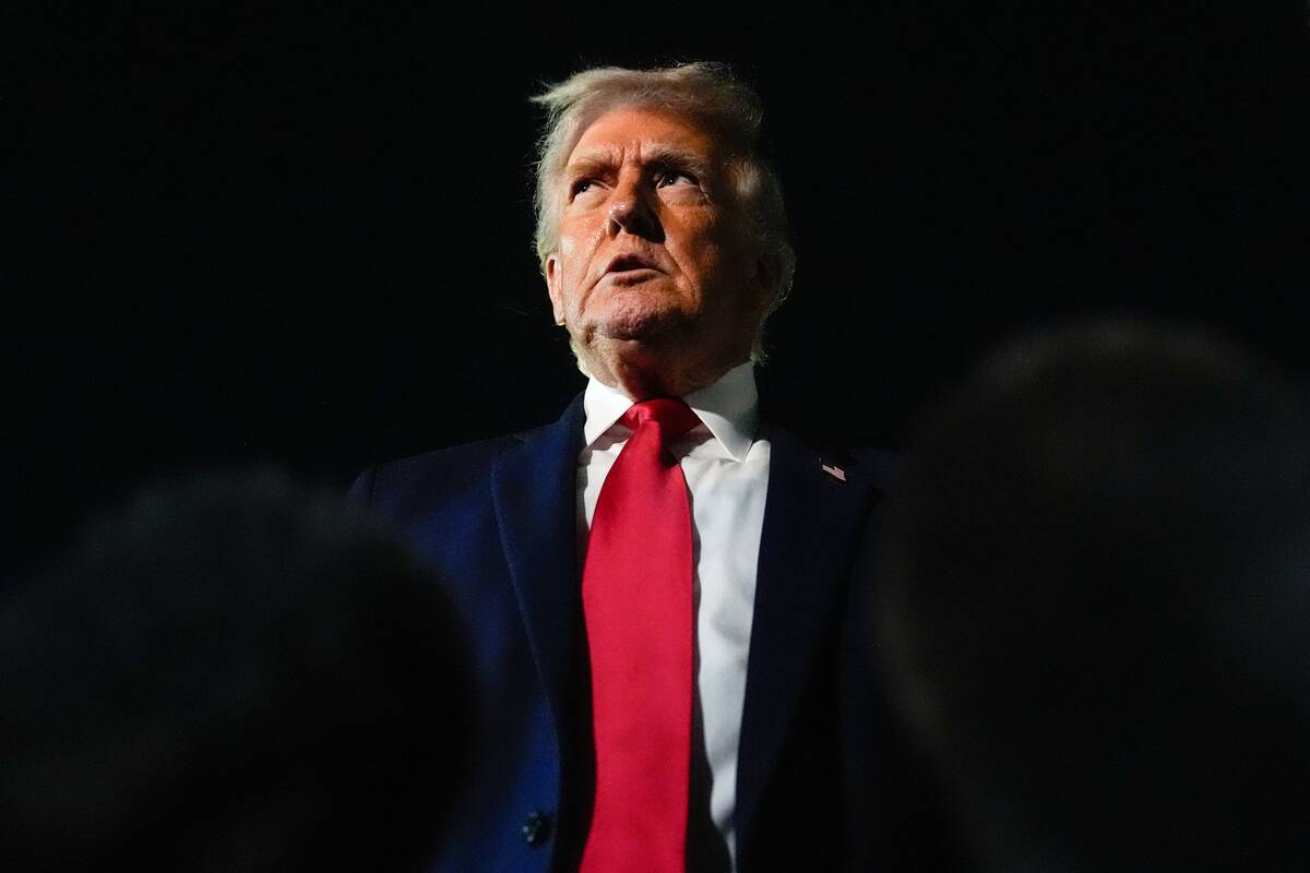 Trumpas Davose planuoja pasirašyti Taikos tarybos chartiją