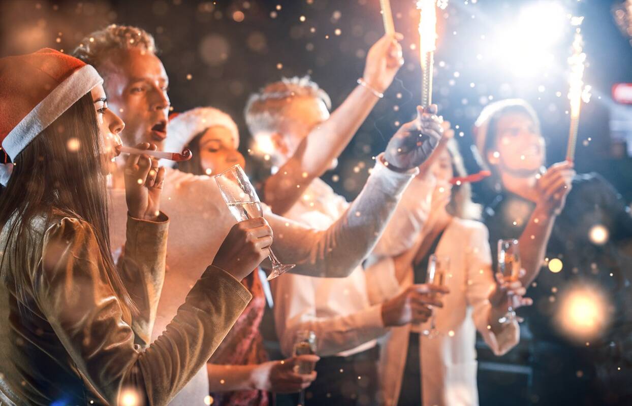 Tyrimas: ketvirtadalis jaunų suaugusiųjų per šventes išleidžia daugiau, nei gali sau leisti