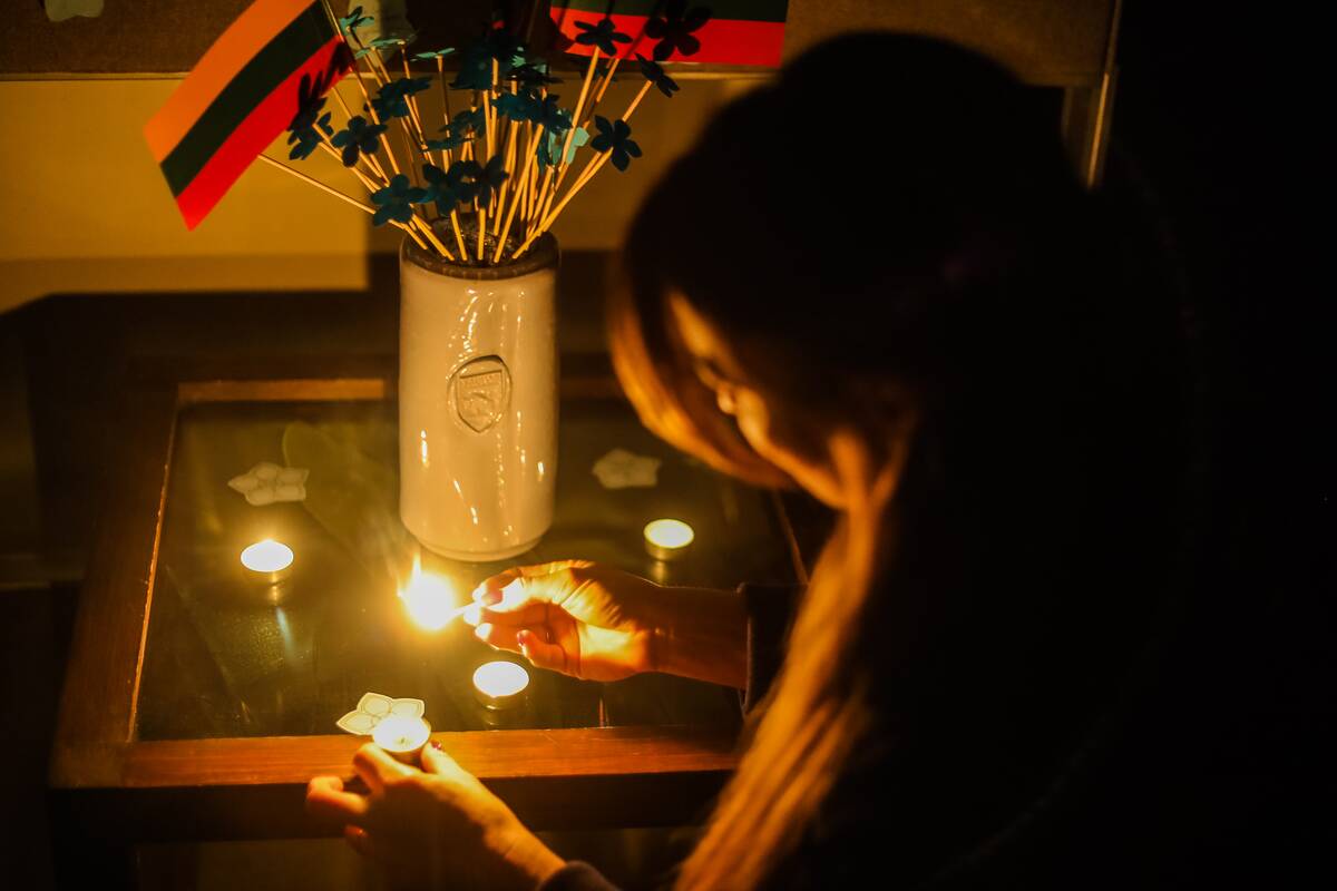 Akcija: šį rytą 8 val. languose žibėjo atminimo žvakutės.