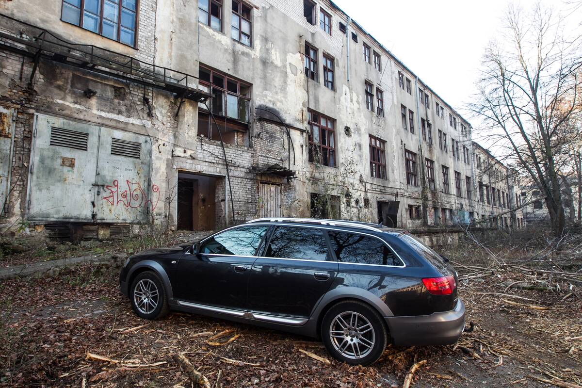 Trauka: patariama vengti ilgam laikui palikti automobilį prie apleistų pastatų ar konteinerių.