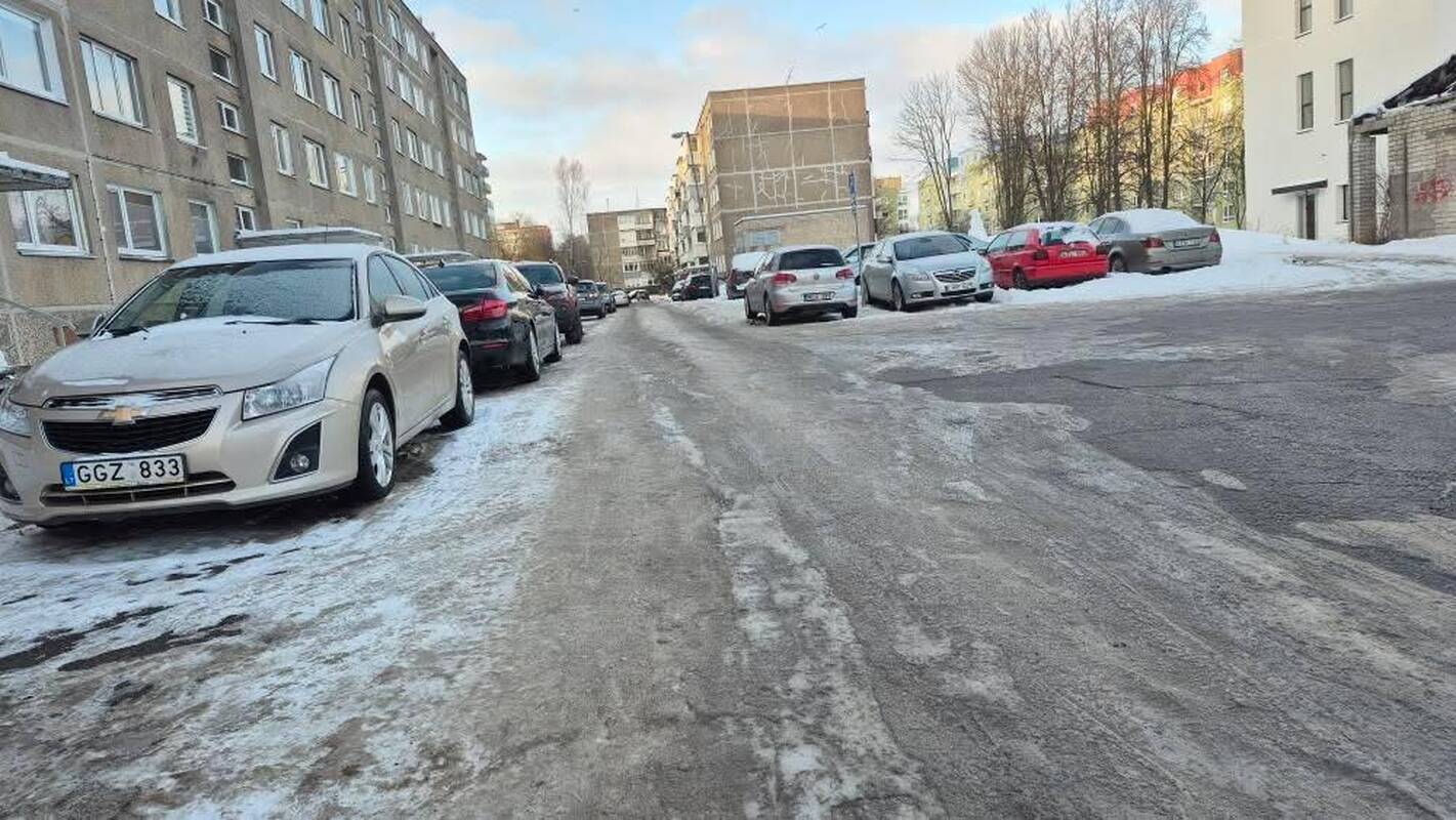 Liudijimas: vakar prie Debreceno g. 64 namo ledas buvo toks pat, kaip prieš daug dienų iki to.