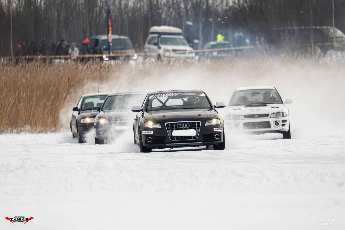 Emocijos: visą sekmadienį ant Skaidriojo karjero riaumojo automobilių ir kartingų varikliai.