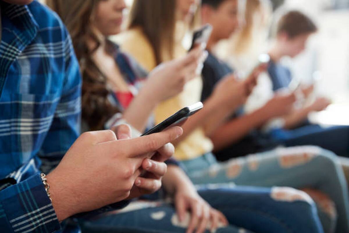 Dejuoja: socialiniuose tinkluose žmonės vis dažniau viešai dalijasi kasdienėmis savo problemomis – skundžiasi ir triukšmingais kaimynais, ir užstatytais kiemais.