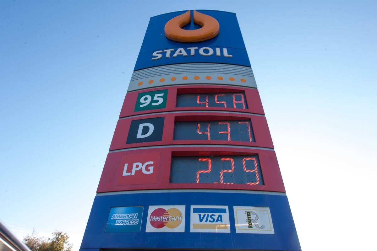 Brangu: dienraščio archyvuose yra nuotraukų, kuriose užfiksuota 2014 m. pabaigos degalų kaina – benzinas kainavo 4,58 lito (1,31 euro), dyzelinas – 4,37 lito (1,26 euro).