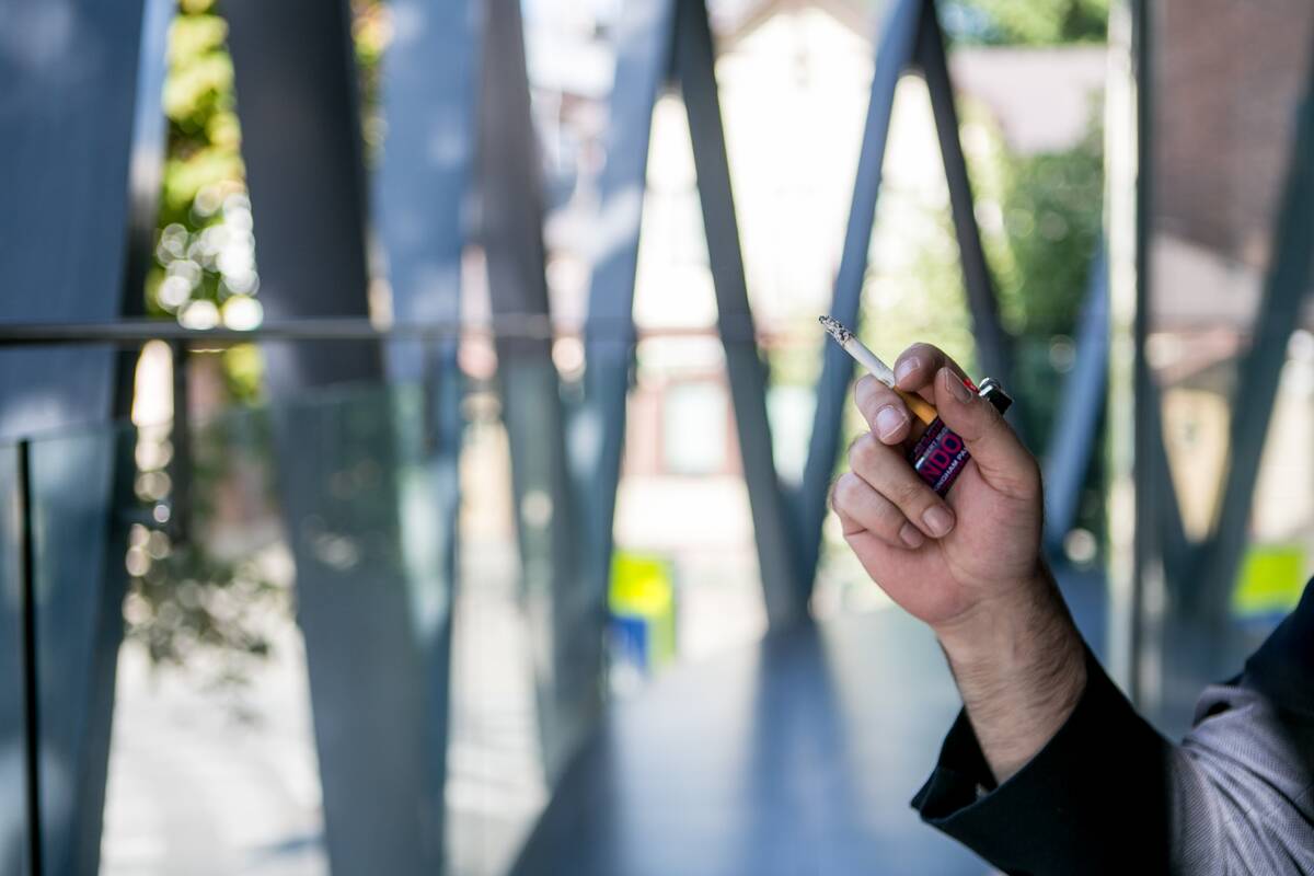 Problema: cigarečių dūmai, sklindantys iš balkonų, daugiabučių gyventojams neretai tampa kasdieniu išbandymu.