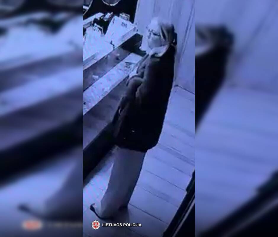 Iš naktinio klubo – su svetimais daiktais: sostinės policija turi klausimų šiai moteriai