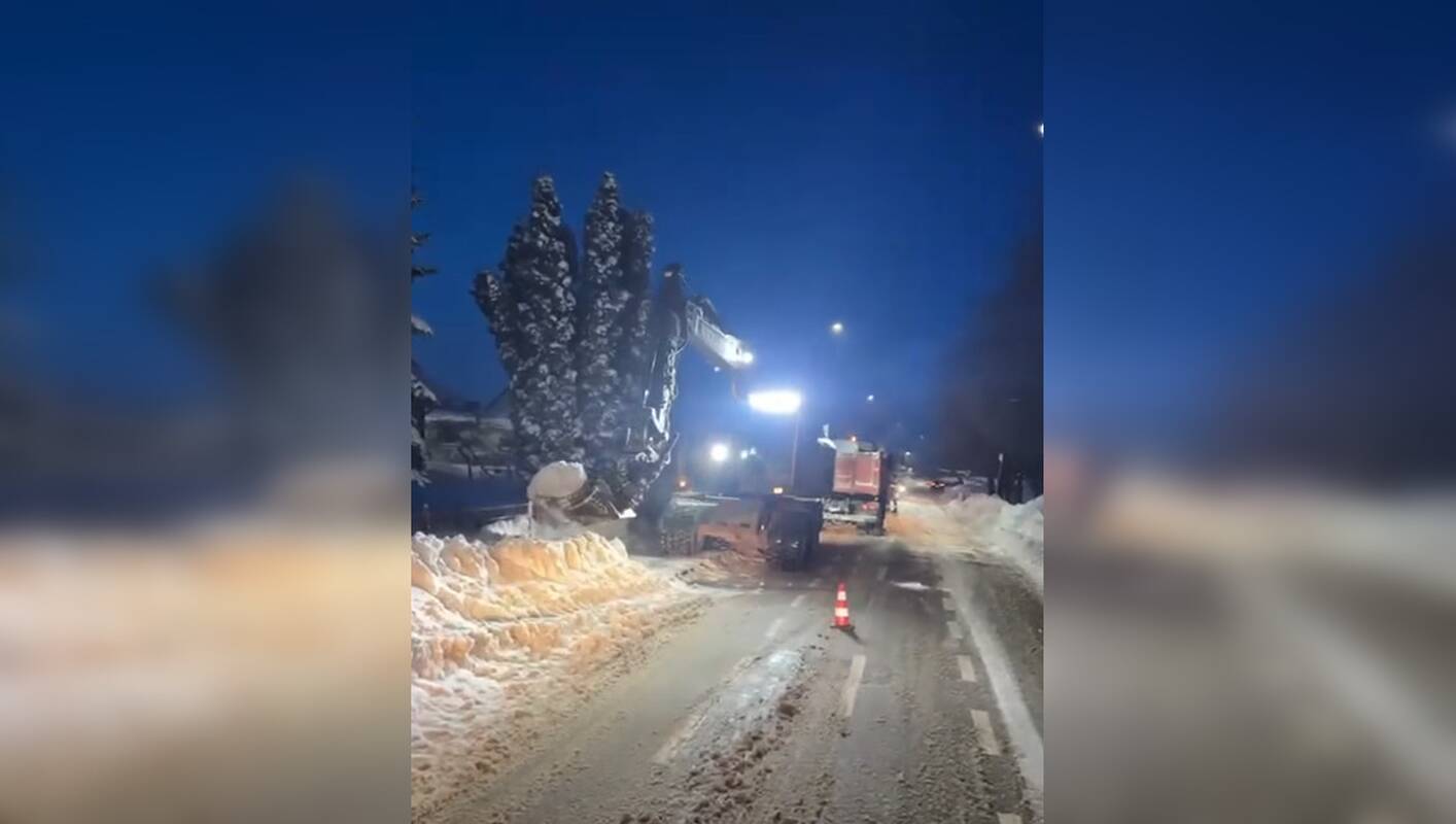 Gargžduose vyksta intensyvūs šaligatvių valymo darbai