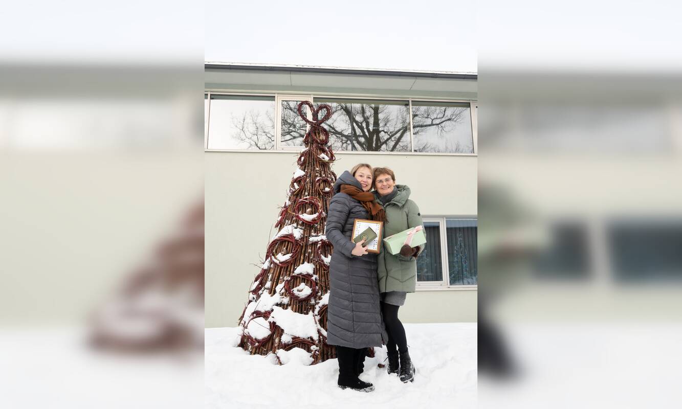 Laimėjo: asociacija „Paupių bendruomenė“ dėl kūrybiškumo šiame konkurse prizines vietas pelno ne pirmą kartą. Šiai bendruomenei atstovauja vadovė Regina Baguckienė (kairėje) ir seniūnaitė Rasa Arcišauskienė.