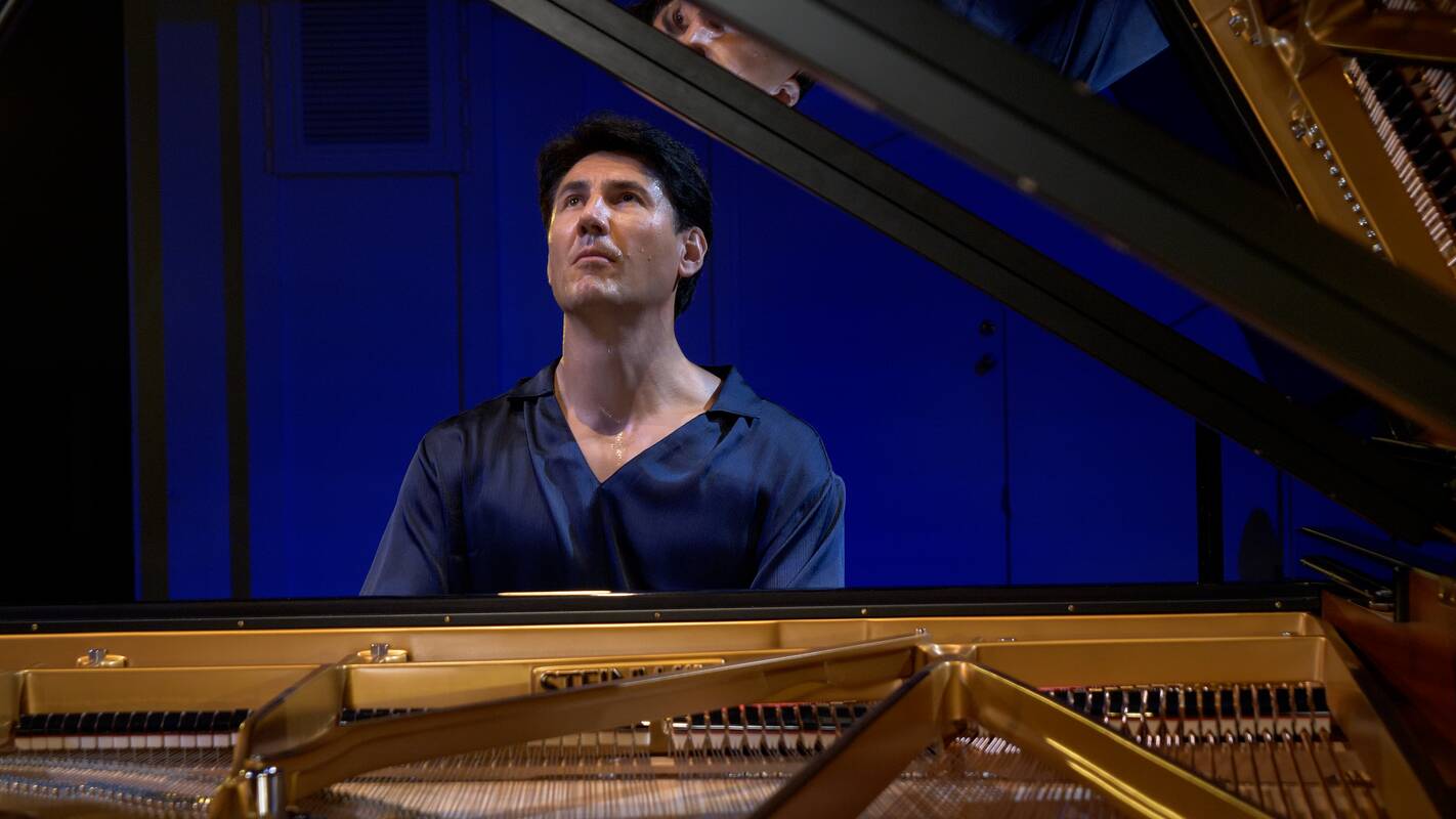 Pianistas Kasparas Uinskas kviečia į du šventinius koncertus Kaune ir Vilniuje