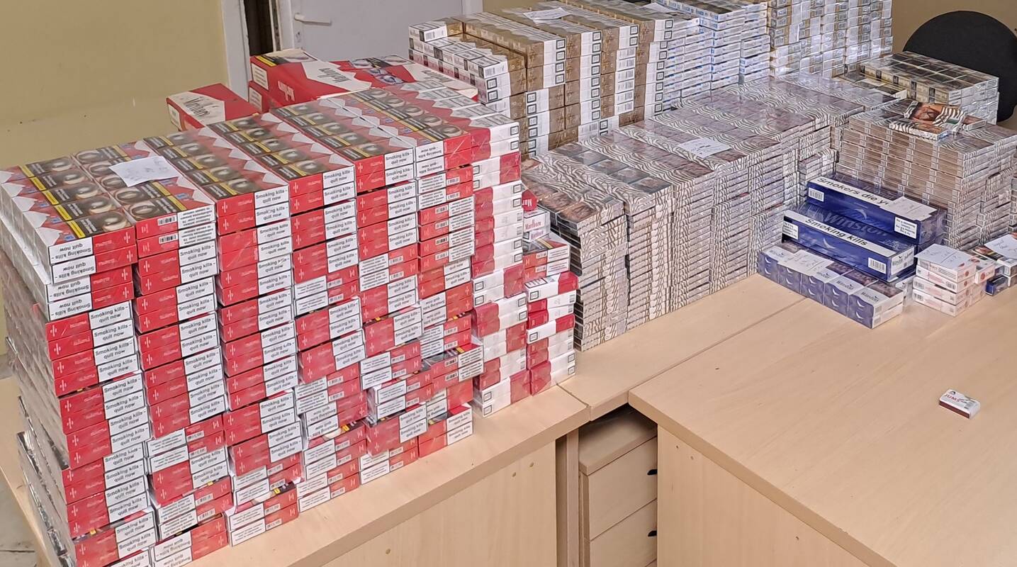 
<span>Kretingos rajono pareigūnai aptiko didelį kiekį kontrabandinių cigarečių</span>
