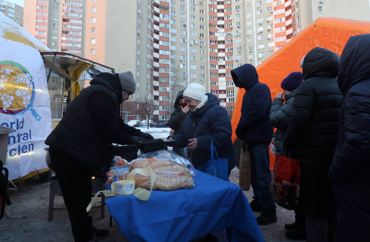 Po Rusijos atakos beveik pusė Kyjivo liko be šildymo ir elektros