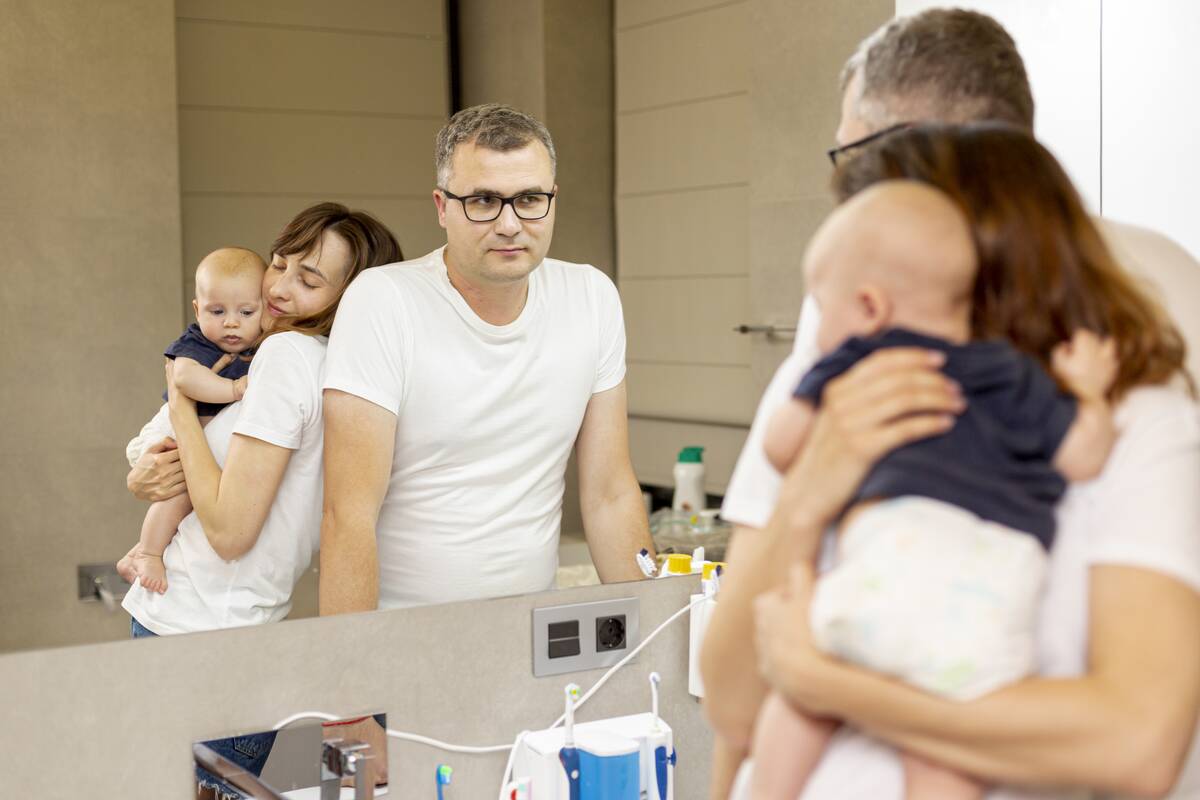 Realybė: vaiko gimimas, užuot suartinęs, kartais išryškina neišspręstas problemas ir atviro bendravimo poroje stoką.