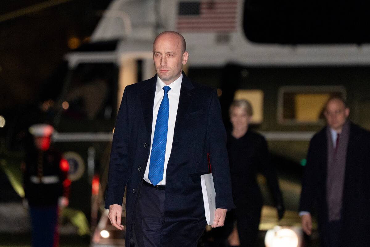 
<span>Trumpo patarėjas mėgina deeskaluoti situaciją Mineapolyje</span>

