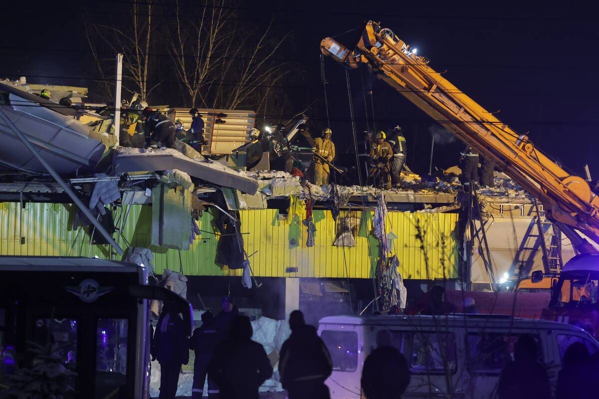 Sibire sugriuvus prekybos centro stogui vienas žmogus žuvo