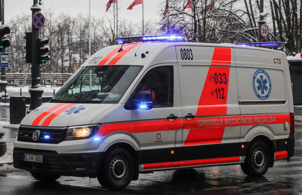 Medikų rankose – peiliu susižalojusi vilnietė