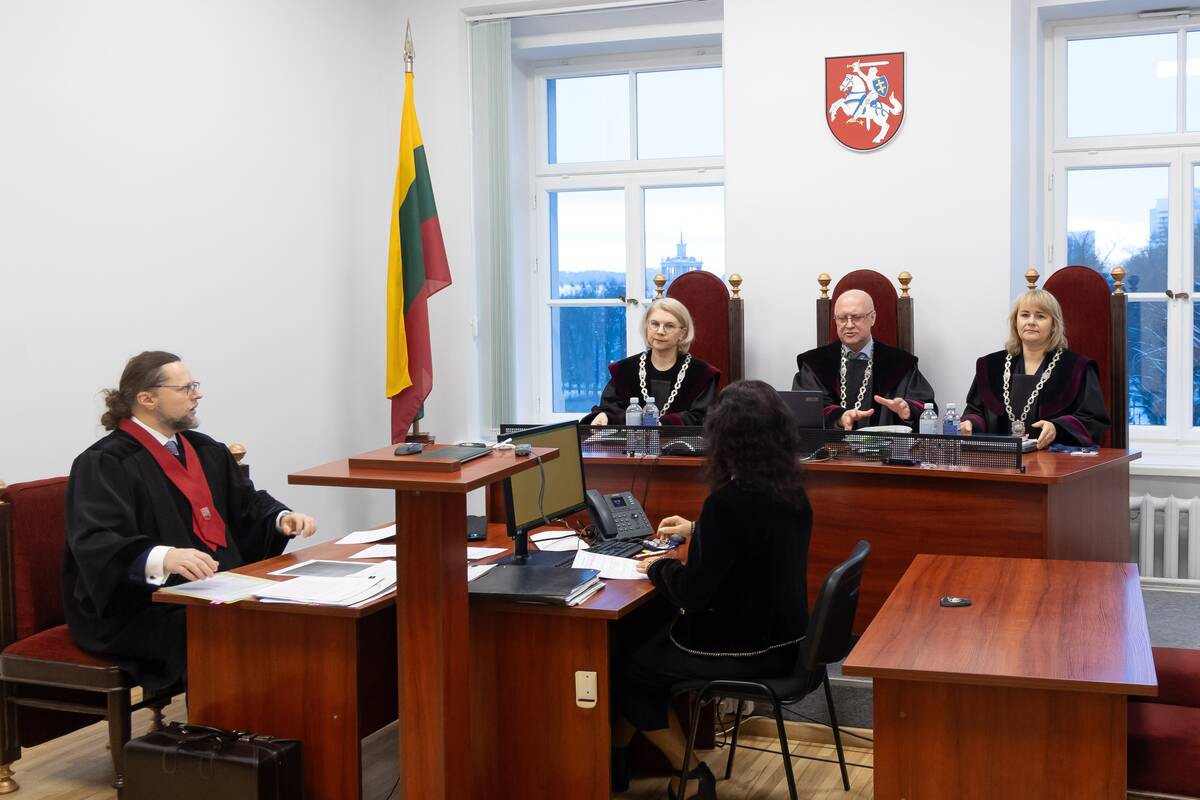 Teismas aiškinsis, kaip giminaičių kvitai pateko į buvusios Marijampolės tarybos narės ataskaitas