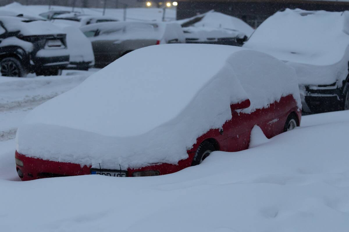 Nevalote apsnigto automobilio? Gresia ne tik bauda