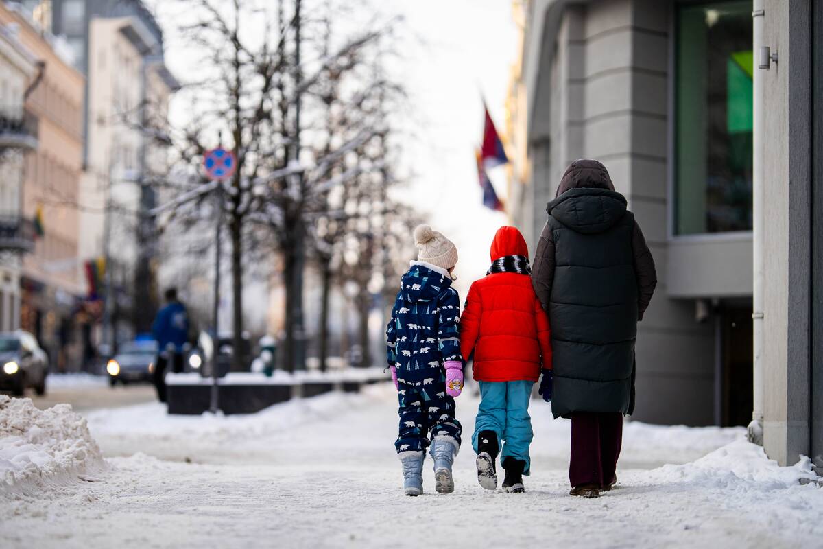 Kritikuoja siūlymą gauti vyresnių nei 16 metų vaikų sutikimą dėl šeimos nario įvaikinimo