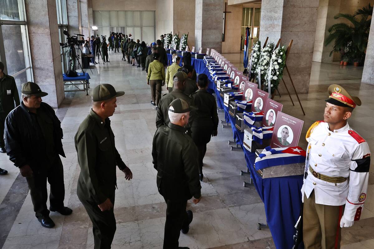 Į Kubą grižo 32 Venesueloje žuvusių kareivių palaikai