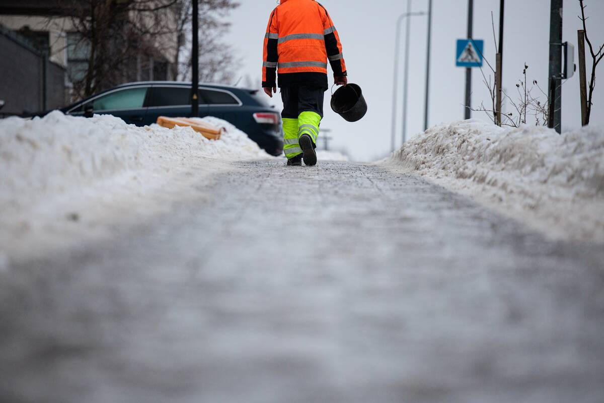 Kelininkai dirba intensyviai, įspėjo ir pėsčiuosius: tai gali sukelti rimtus sužalojimus