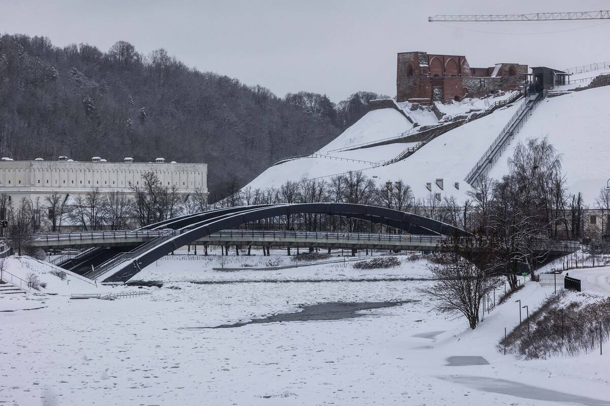 
<span>Sinoptikas atskleidė, kur Lietuvoje buvo šalčiausia</span>

