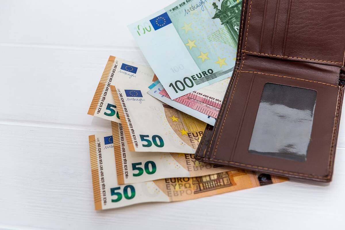 Gyventojai tikisi algų augimo, o ekonomistai jų vilčių negesina