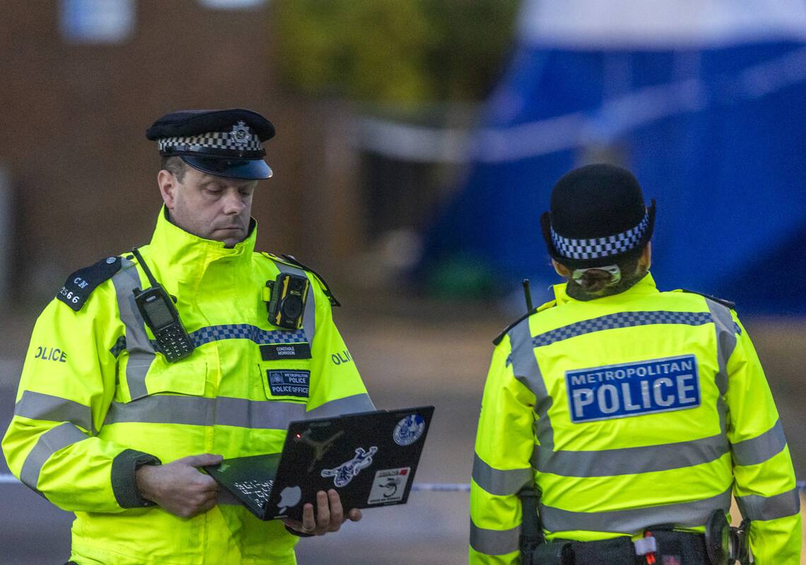 Londono policija įdarbino tūkstančius pareigūnų neatlikusi saugumo patikrų